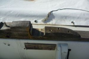 Mast supports in bad condition