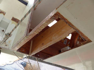 Deckpod with missing floor panel