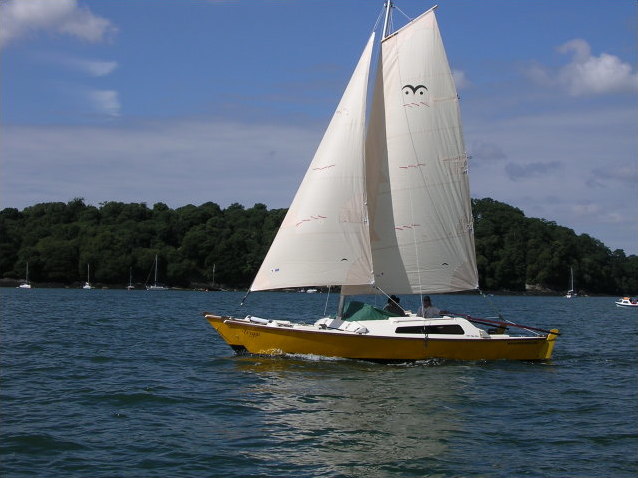 Tiki 8m sailing
